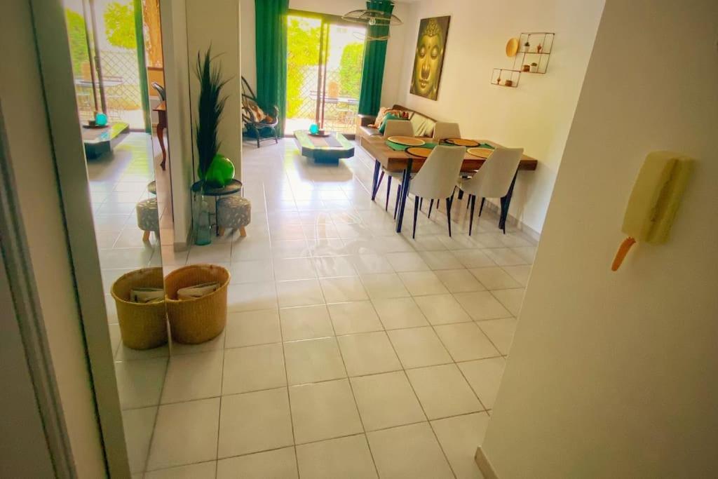 Ferienwohnung Cocoon'Isle - Jardinet- Jacuzzi LʼIsle-sur-la-Sorgue Exterior foto